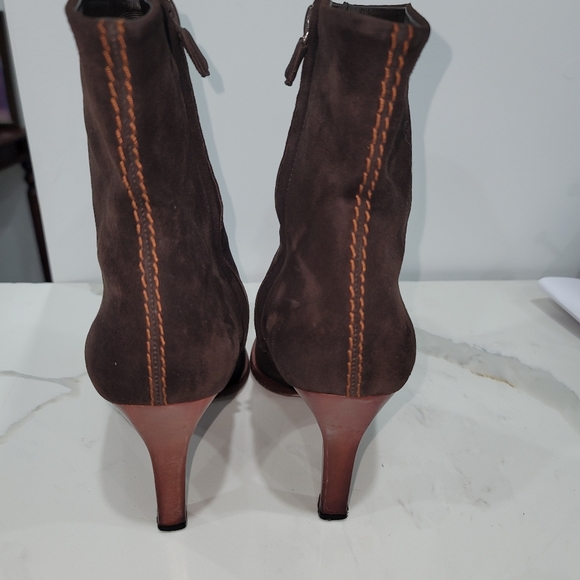 Tod's suede ankle heeled boots - Picture 3 of 10